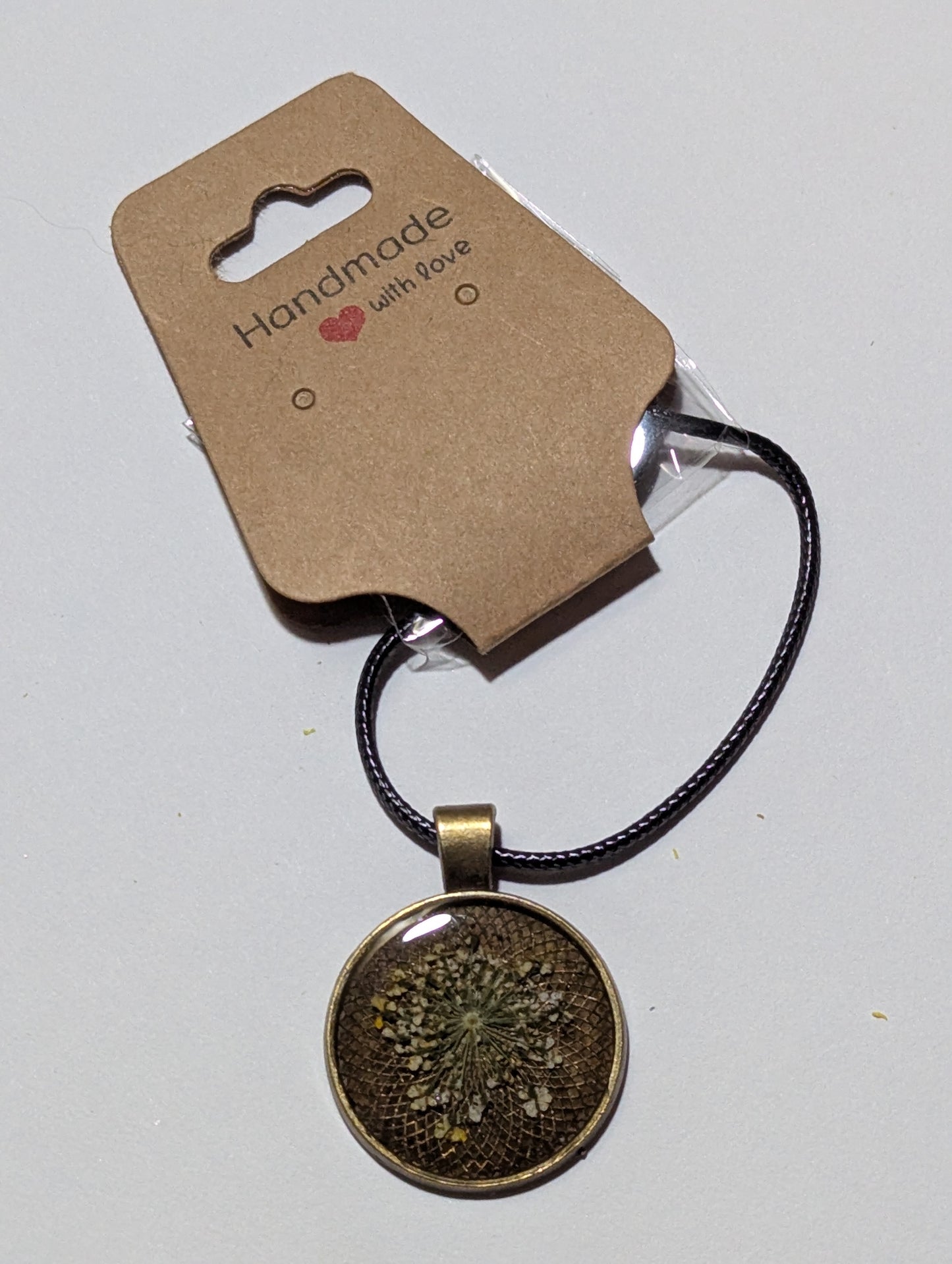 Pressed Queen Anne's Lace Necklace – Handmade Botanical Pendant, Real Flower Jewelry Gift